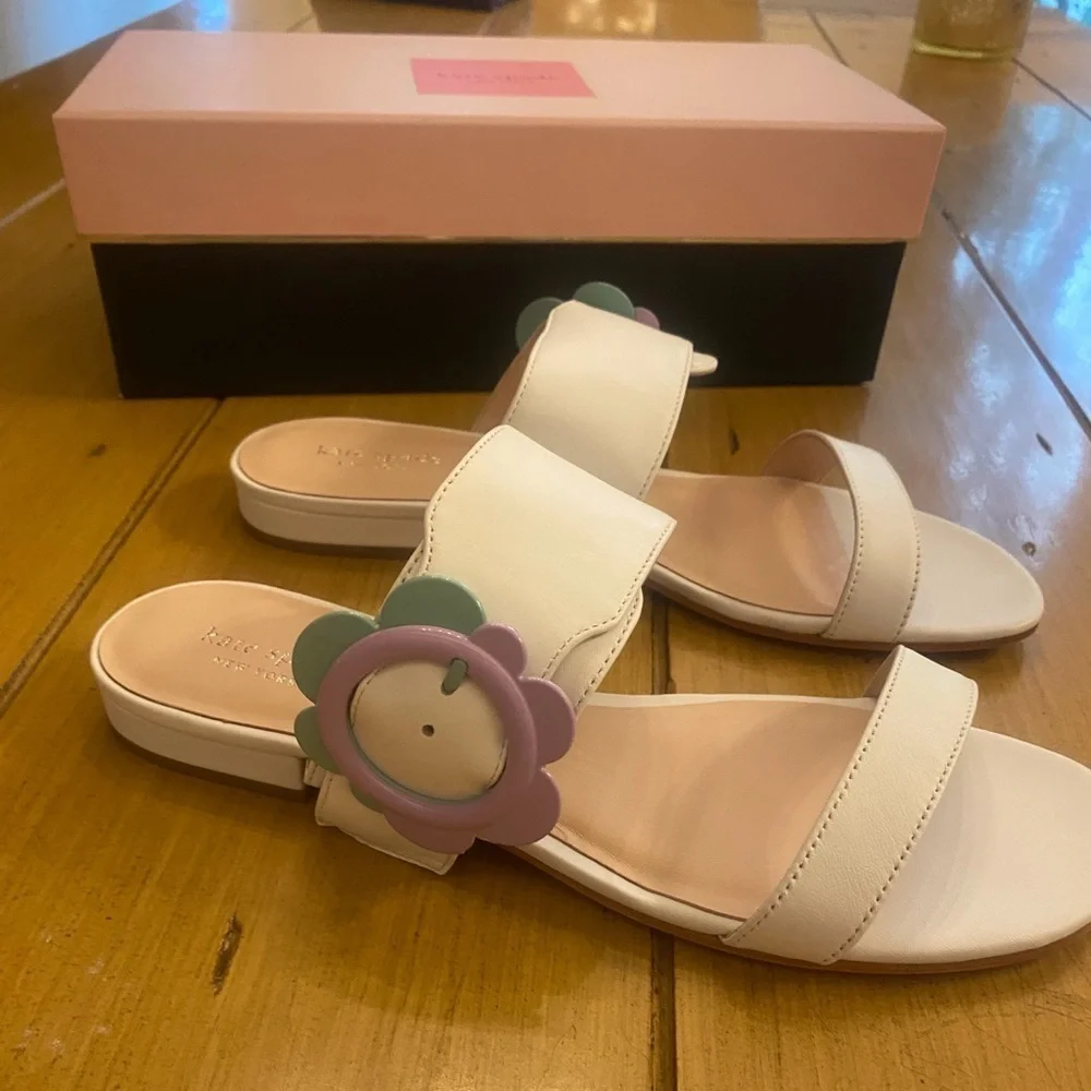 Kate Spade Women’s Sandals Fabi White Leather Flower New Size 9